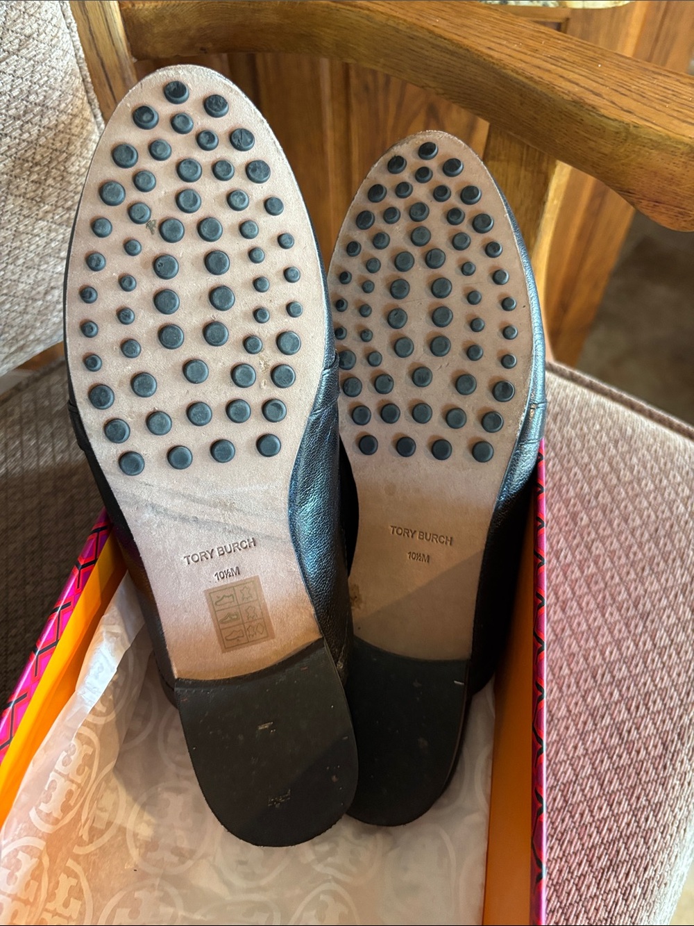 Tory Burch Black Leather Logo Buckle Slip-On Loafers - Picture 4 of 6